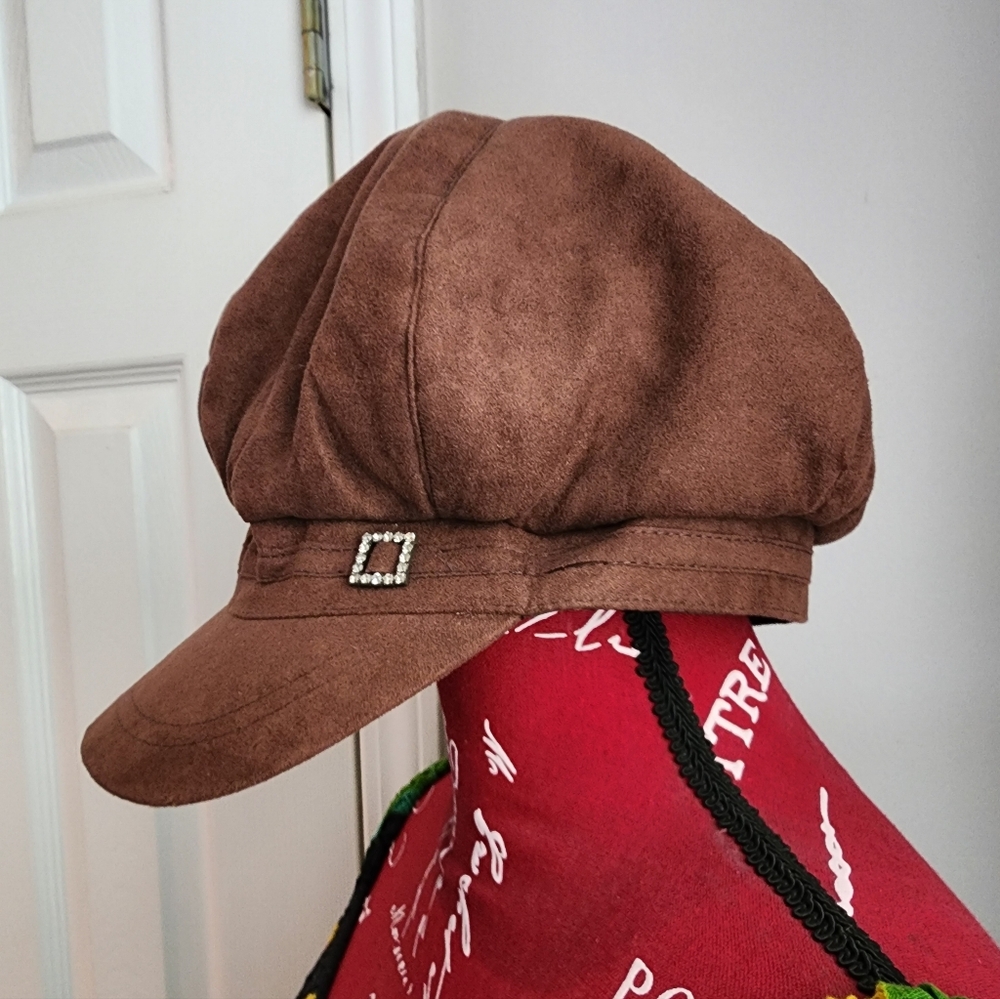 Bakers/Newsboy hat Suede with Rhinestones.